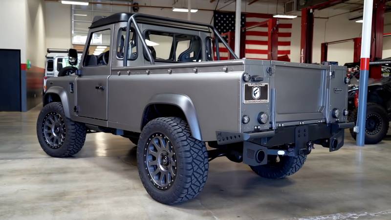 This Land Rover Defender From the ‘80s Has Been Completely Revamped
- image 990133
